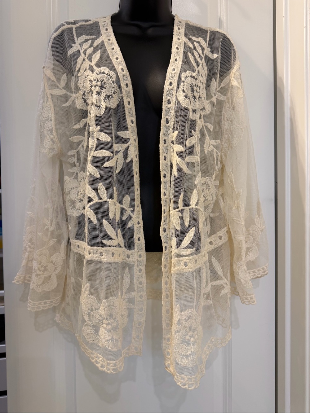 Xhilaration Ivory Floral Embroidered Mesh Kimono Cardigan L Boho Bell Sleeve
